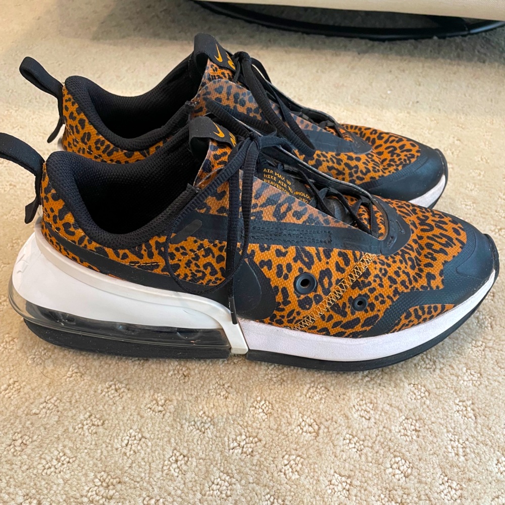 Nike Air Max Up Sneaker | Chutney Black/White | 9